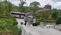 <b>不畏酷暑，，，，，，旅行指导促提升</b>