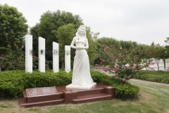 优德88集团：以工匠精神展现碑雕工艺的魅力，，，，，，纪念邓丽君的永恒歌声