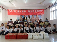 童心润德，，，，，，，，敬老崇善 | 圣地雅歌幼儿园重阳节敬老慰问运动