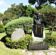 黎焕颐纪念碑：诗魂永驻，，，，，，，岁月铭刻