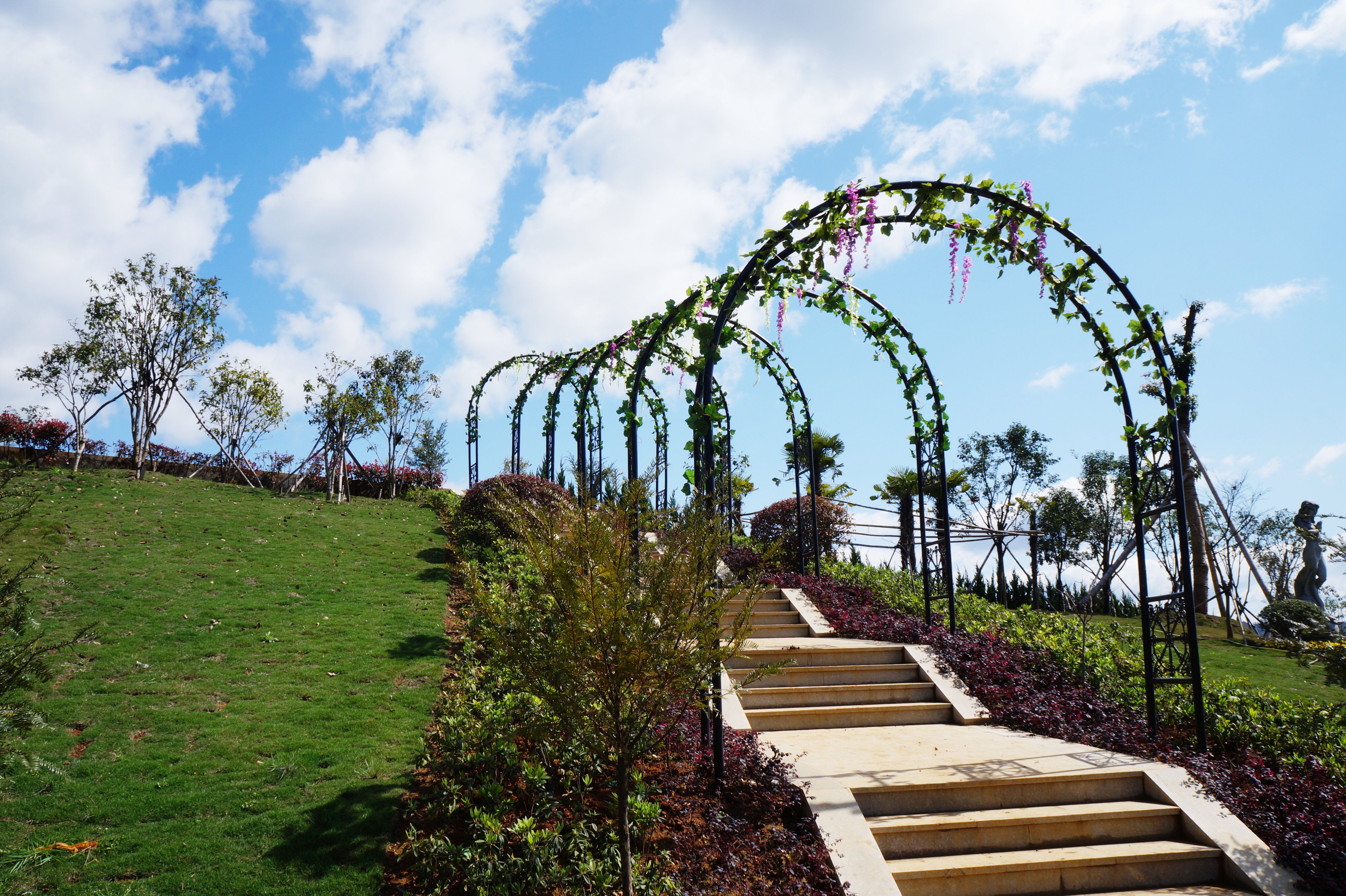 老旧公墓怎样刷新：以文化为魂，，，，，，，融入现代都会