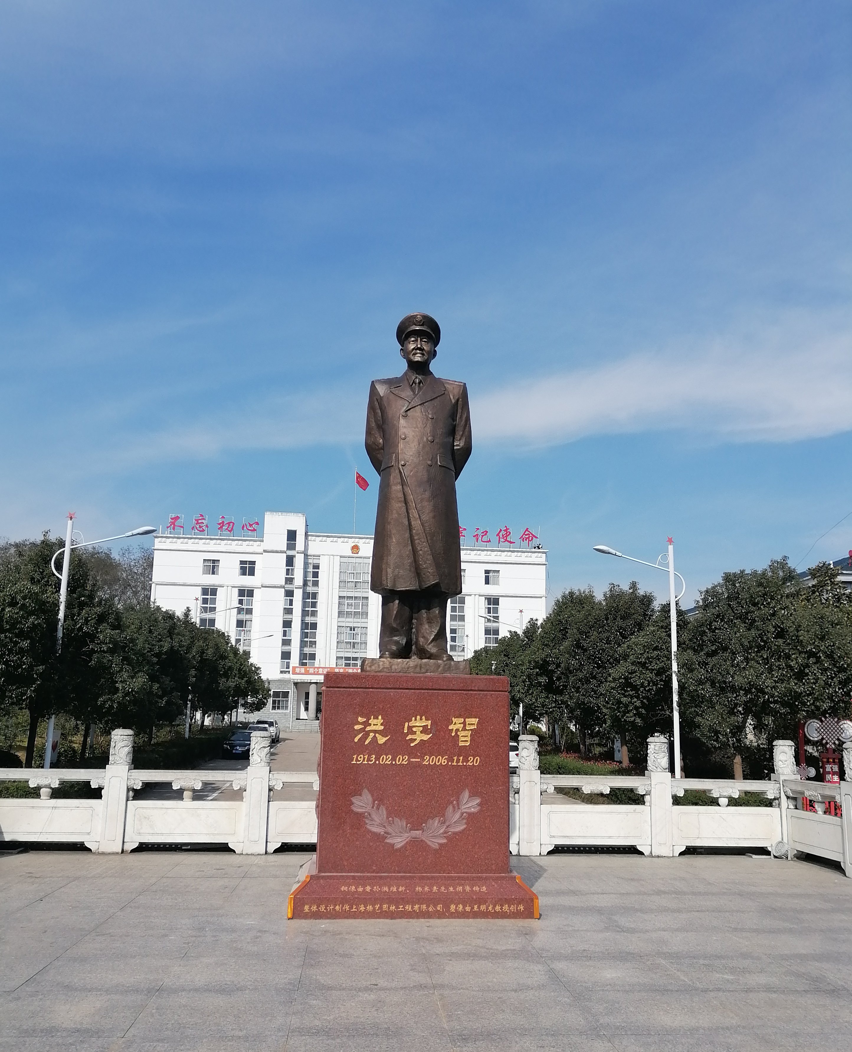 墓园铜韵，，，，，，，，不朽的人文影象